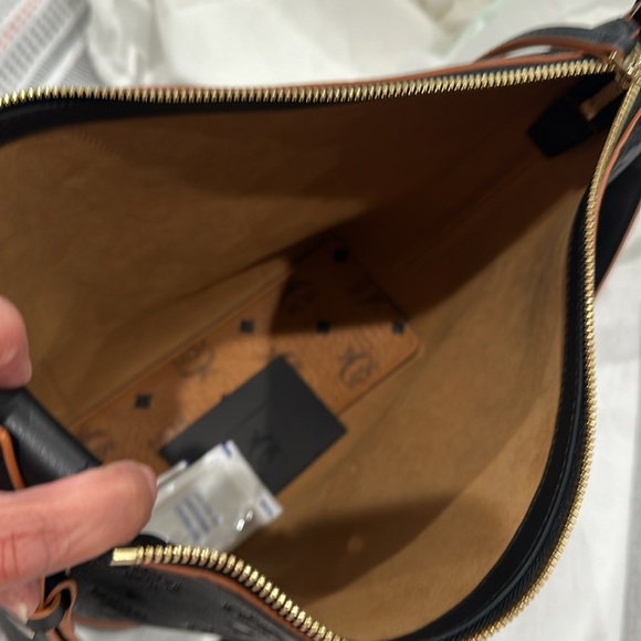 MCM Aren Hobo in Embossed Monogram Leather - Picture 6 of 8